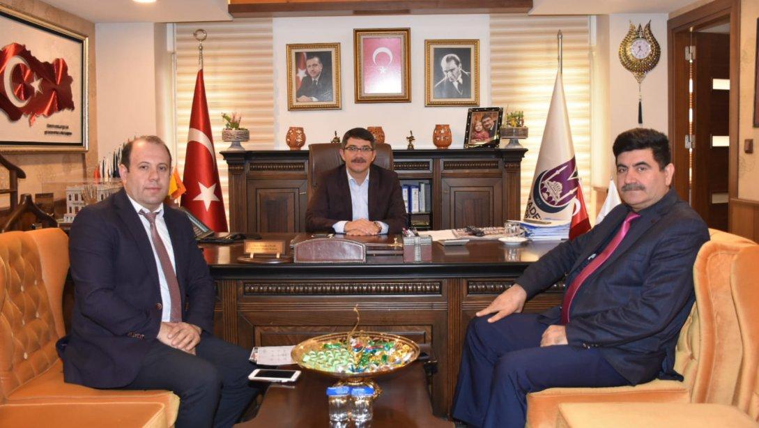 Şehzadeler İlçe Milli Eğitim Müdürü Ebubekir Ermiş, Şehzadeler Belediye Başkanı Ömer Faruk ÇELİK´i ziyaret etti.