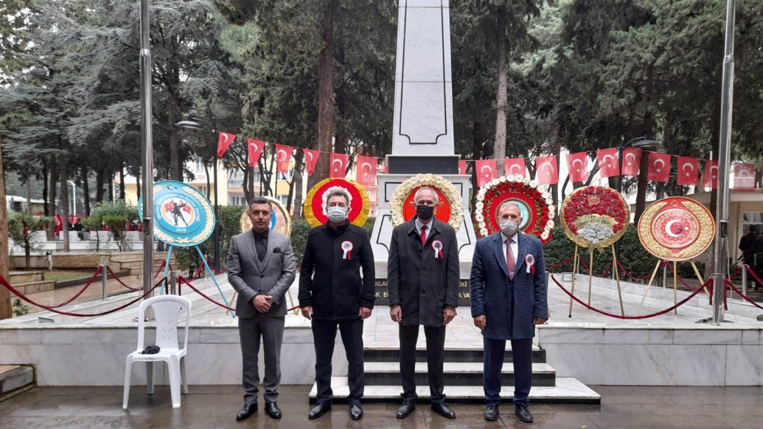  18 Mart Şehitleri Anma Günü ve Çanakkale Zaferi'nin 106. Yıldönümü Dolayısıyla Manisa Garnizon Şehitliğinde Tören Düzenlendi