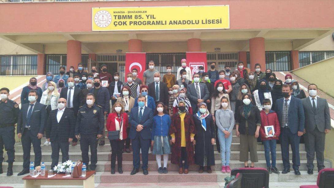 Türkiye Yardım Sevenler Derneği ve Hayırsever Mustafa DURMAZ' dan Öğrencilere Tablet Bağışı