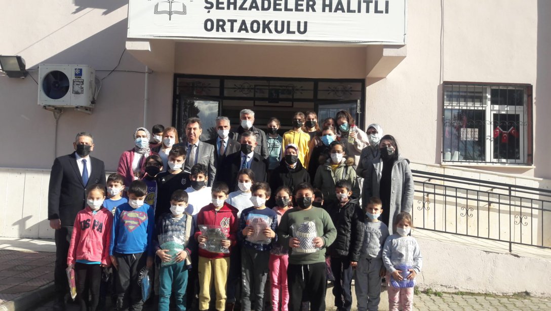 Şehzadeler Kaymakamı Sayın Cemal Hüsnü ÇAYKARA Halıtlı İlk-Ortaokulu'nu Ziyaret Etti