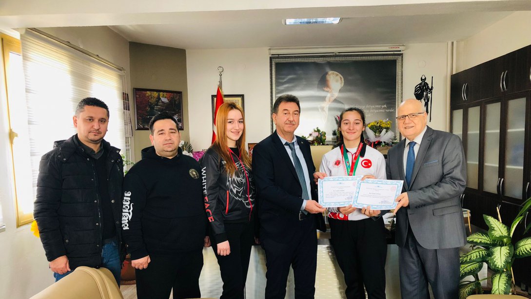 Muaythai Avrupa Şampiyonu İlçe Milli Eğitim Müdürü Sayın Metin GENÇAY'ı Ziyaret Etti