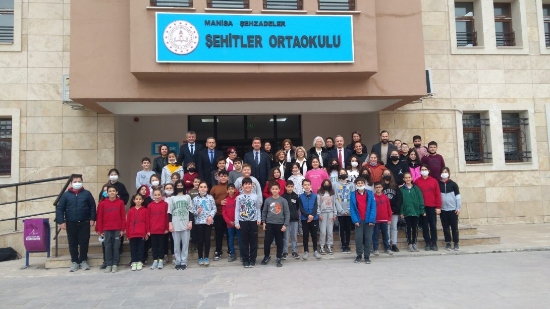 Şehzadeler İlçe Milli Eğitim Müdürü Metin GENÇAY, Ali Rıza Çevik ve Şehitler Ortaokulu'nu Ziyaret Etti