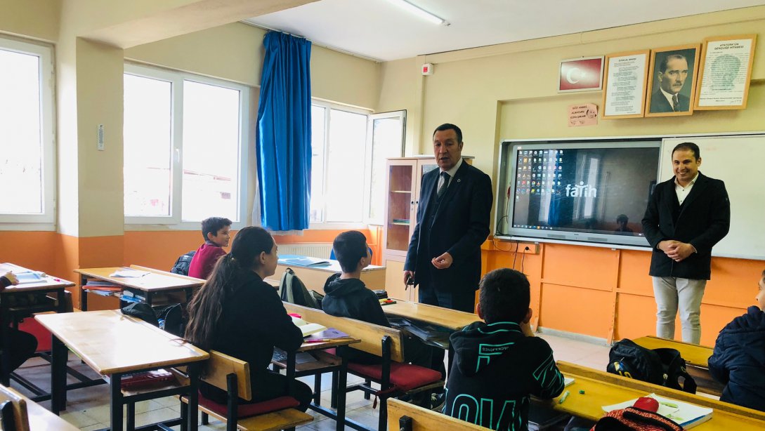 İlçe Milli Eğitim Müdürümüz Bayram IŞIK Sancaklı İğdecik Hayrullah Divrik İlk-Ortaokuluna iade-i ziyarette bulundu.